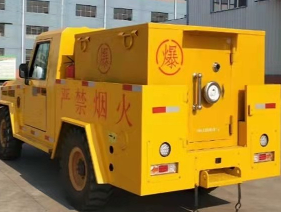 福绵凯龙爆破器材运输车：保障爆破任务的安全运行