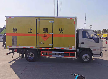 福绵爆破器材运输车工人安全操作规范与智能技术保障